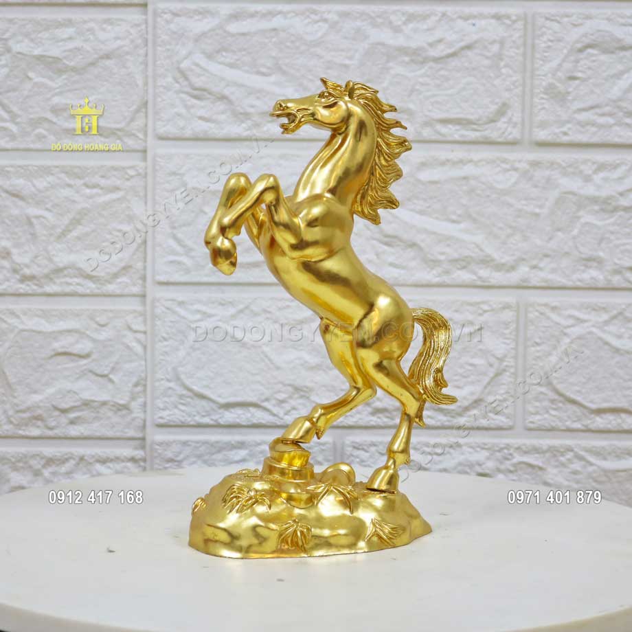 Mua tượng ngựa phong thủy hợp tuổi, hợp mệnh tốt cho gia chủ